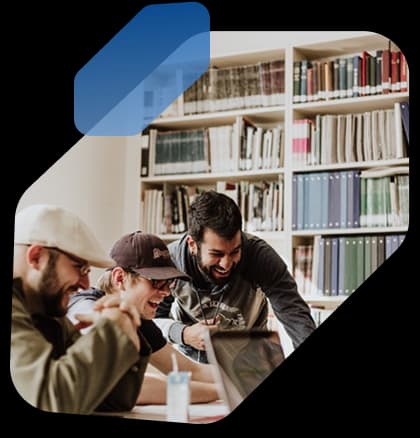 Pessoas trabalhando em um projeto